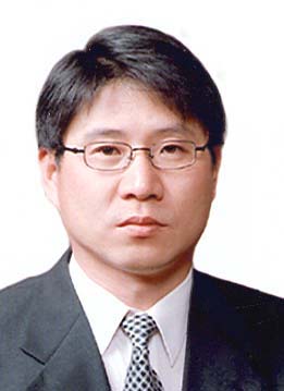 Joo-Cheol Park, winner of the Otto Zietzschmann Prize 2005