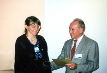 Dr. Katrin Henneicke-Urban receives the Otto Zietzschmann Prize 2000 during a ceremony in the Department of 
						Anatomy of the Veterinary Faculty of Hannover on November 3, 2000. 