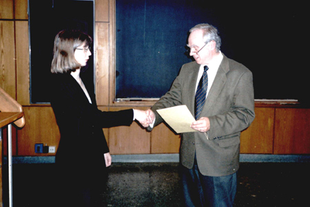 Dr. Katrin Henneicke-Urban receives the Otto Zietzschmann Prize 2000 during a ceremony in the Department of 
						Anatomy of the Veterinary Faculty of Hannover on November 3, 2000. 