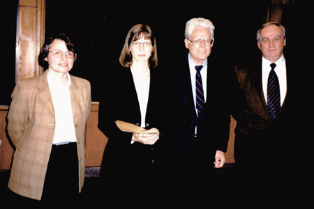 Dr. Katrin Henneicke-Urban receives the Otto Zietzschmann Prize 2000 during a ceremony in the Department of 
						Anatomy of the Veterinary Faculty of Hannover on November 3, 2000. 