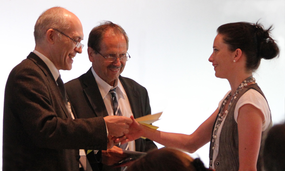 Rebecca KENNGOTT, winner of the Otto Zietzschmann Prize 2009, receives her award at the occasion of the 
						XXVIIIth EAVA Congress in Paris (July 2010)