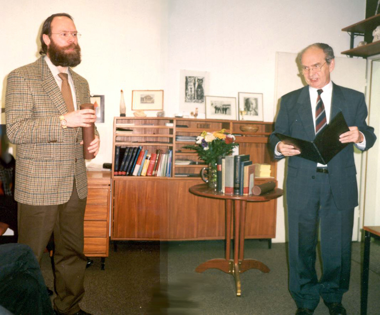 Prof. C. Knospe receives the Otto Zietzschmann Prize 1996 during a ceremony in the Department of Veterinary Anatomy 
							of the University of München on November 15, 1996.