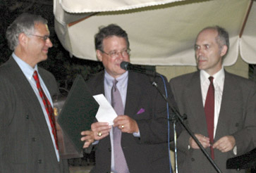 The official document is presented to the Laureate by Prof. P. Simoens 
							(President of the Board of Trustees of the Otto Zietzschmann Prize) (left photo) and a laudation is read by Prof. L. Freeman
							(President of the World Association of Veterinary Anatomists) (right photo)