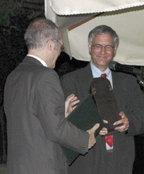 Prof. Dr. Deryl L. TROYER receives the Otto Zietzschmann Prize 2004