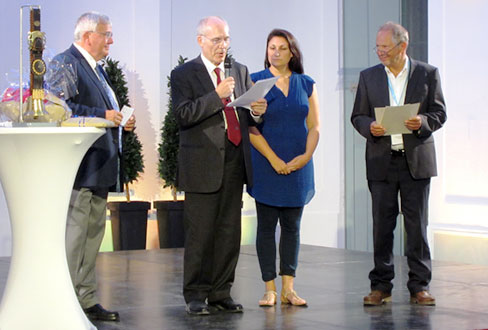 Mag.rer.nat. Barbara MAURER, PhD, receives the Zietzschmann-Preuss Award 2014