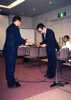 Dr. T. Tiba (right) receives the first Otto Zietzschmann Prize from Prof. T. Nishida (Vice President of WAVA)